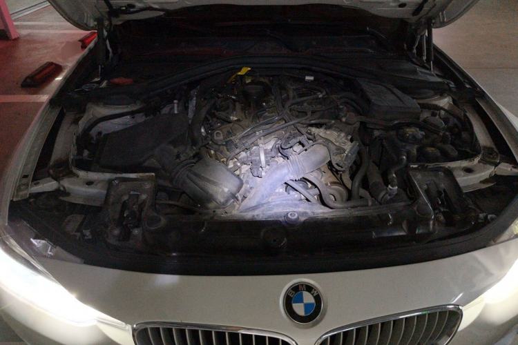 Used BMW 3 Series 2018 320Li Fashion Model Engine Bay