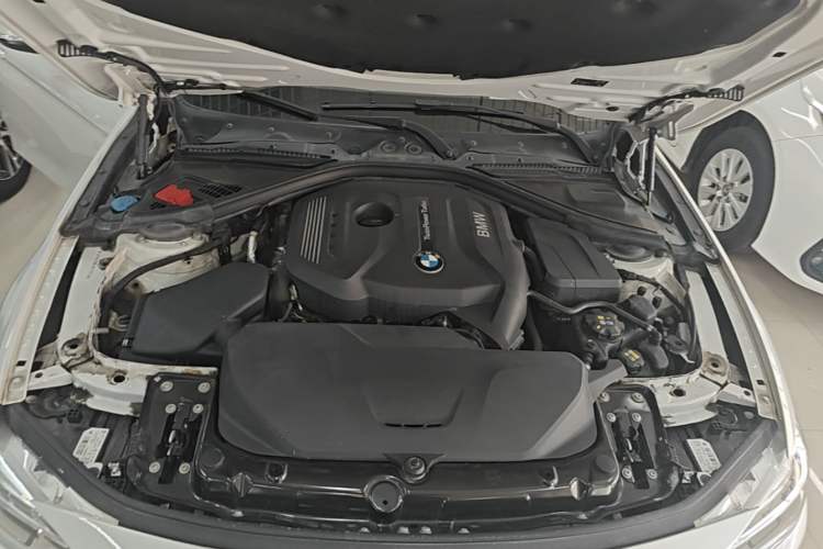 Used BMW 3 Series 2018 320Li Fashion Model Engine Bay
