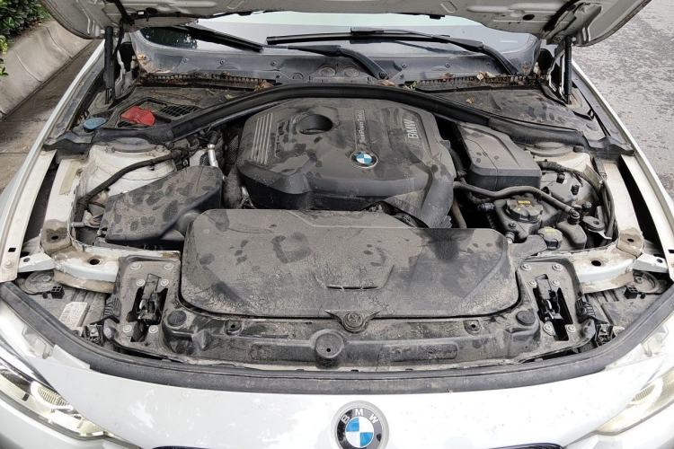 Used BMW 3 Series 2018 320Li Fashion Model Engine Bay