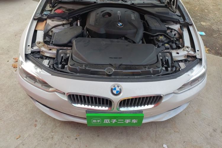 Used BMW 3 Series 2018 320Li Fashion Model Engine Bay