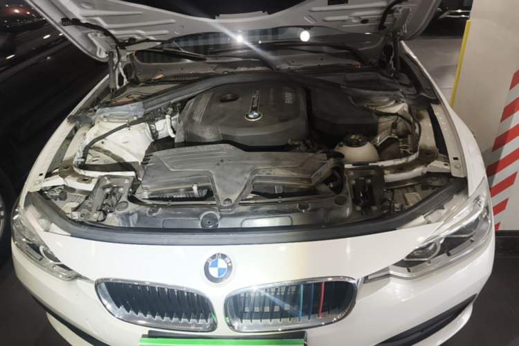 Used BMW 3 Series 2018 318i Engine Bay