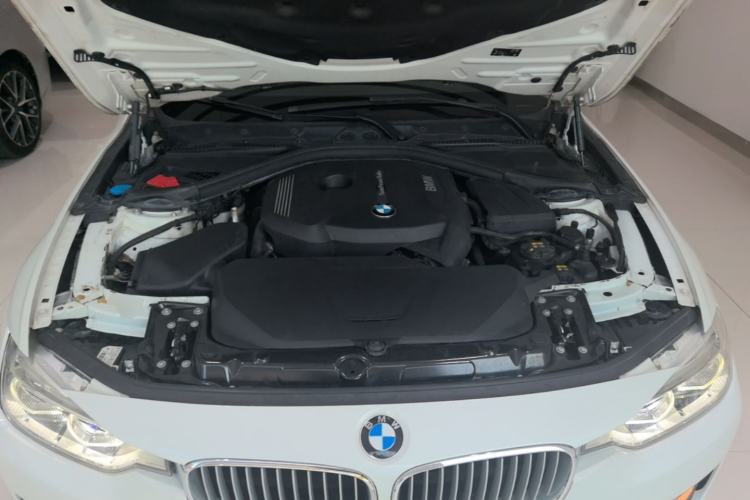 Used BMW 3 Series 2018 320Li Fashion Model Engine Bay