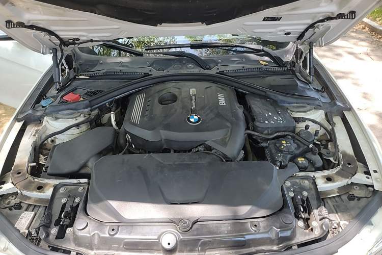 Used BMW 3 Series 2018 320Li Fashion Model Engine Bay