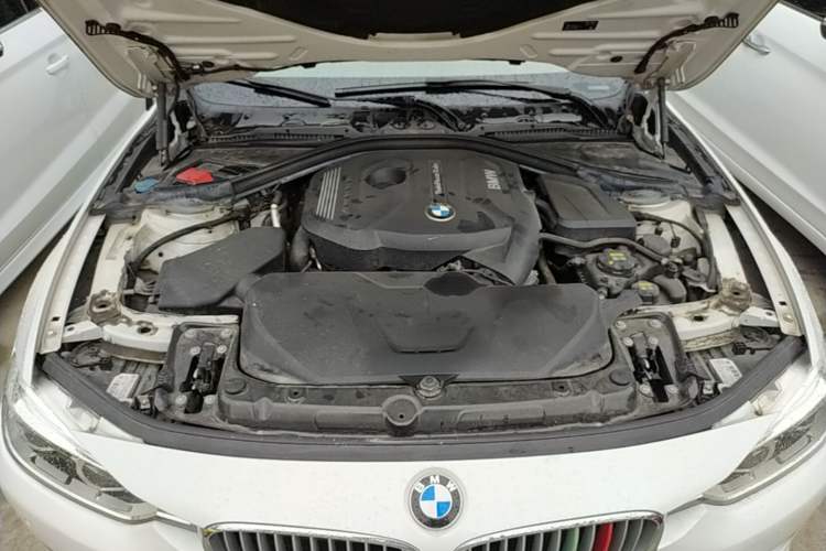Used BMW 3 Series 2018 320Li Fashion Model Engine Bay