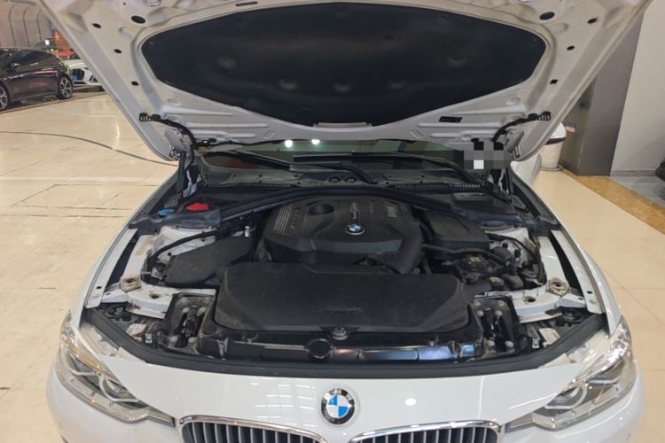 Used BMW 3 Series 2018 320Li Fashion Model Engine Bay