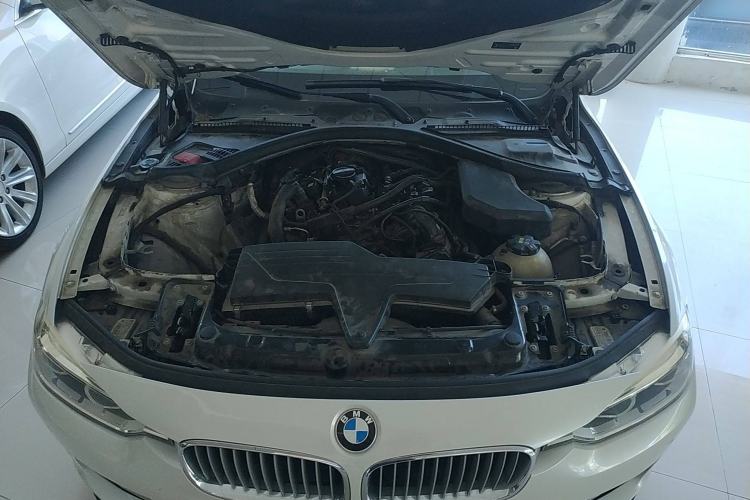 Used BMW 3 Series 2018 318Li Engine Bay