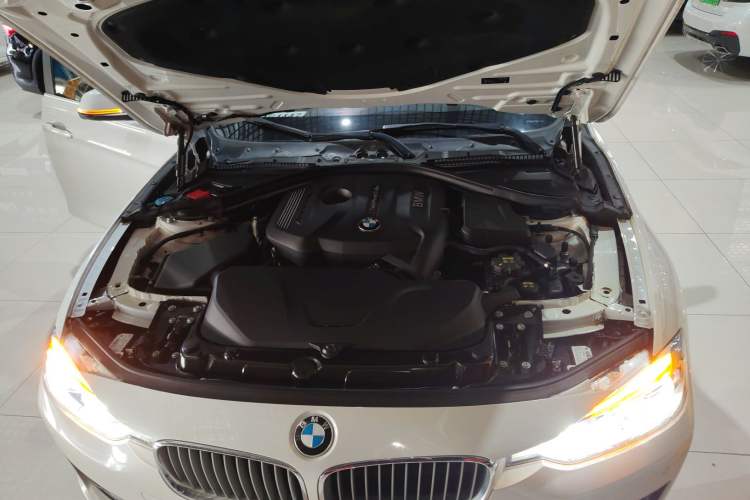 Used BMW 3 Series 2018 320Li Fashion Model Engine Bay
