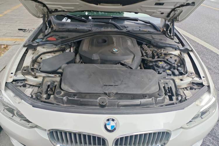Used BMW 3 Series 2018 320Li Fashion Model Engine Bay