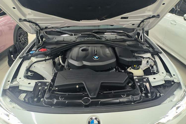 Used BMW 3 Series 2018 318i Engine Bay