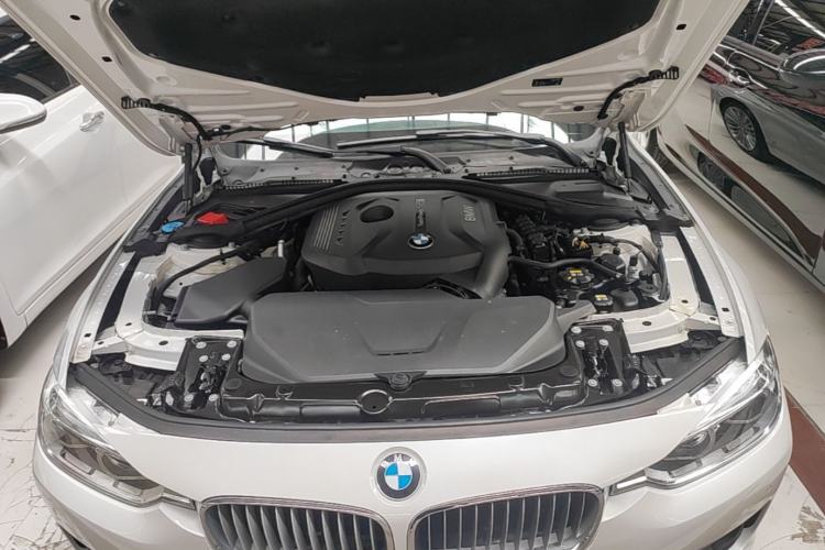 Used BMW 3 Series 2018 320Li Fashion Model Engine Bay