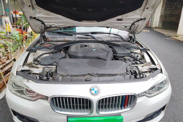 Used BMW 3 Series 2018 320Li Fashion Model Engine Bay