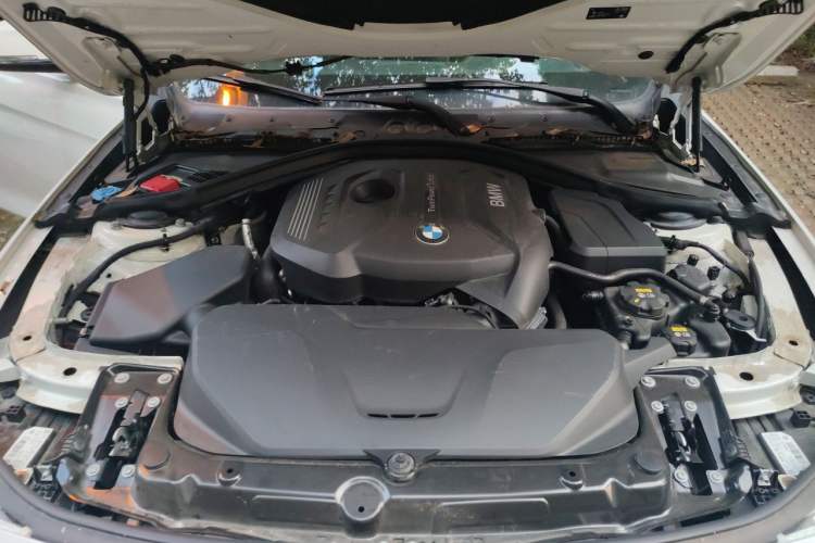 Used BMW 3 Series 2018 320i M Sport Package Engine Bay
