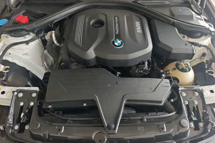 Used BMW 3 Series 2018 318Li Engine Bay