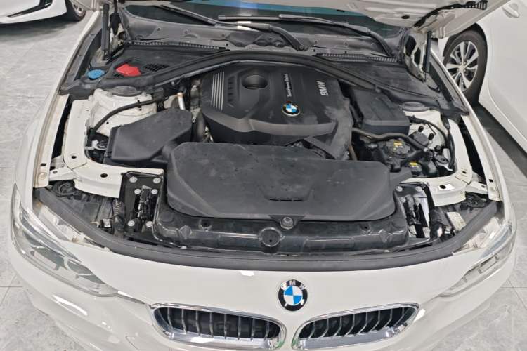 Used BMW 3 Series 2018 320i M Sport Package Engine Bay
