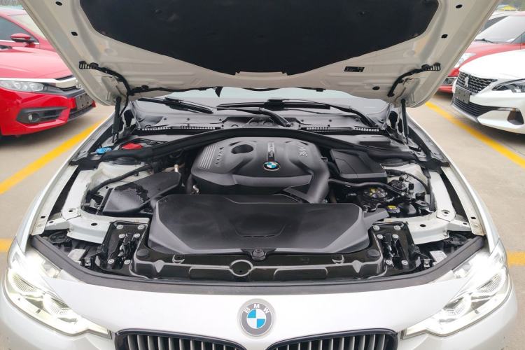 Used BMW 3 Series 2018 320Li Fashion Model Engine Bay
