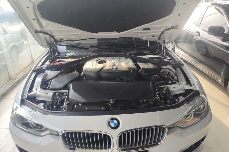 Used BMW 3 Series 2018 320Li Fashion Model Engine Bay