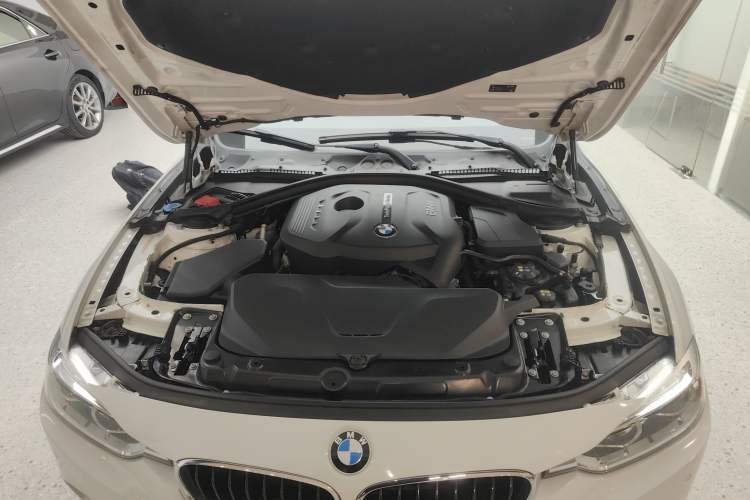 Used BMW 3 Series 2018 320i M Sport Package Engine Bay