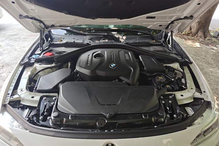 Used BMW 3 Series 2018 320i M Sport Package Engine Bay