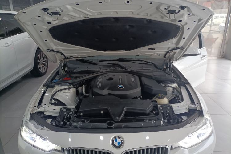 Used BMW 3 Series 2018 318Li Engine Bay