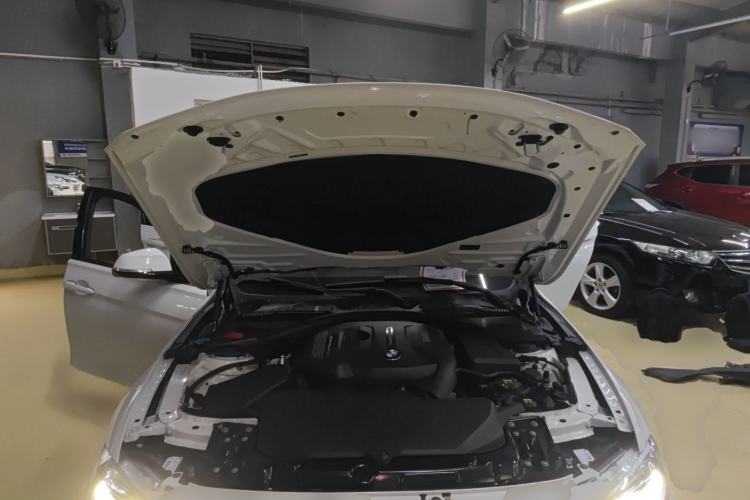 Used BMW 3 Series 2018 320i M Sport Package Engine Bay