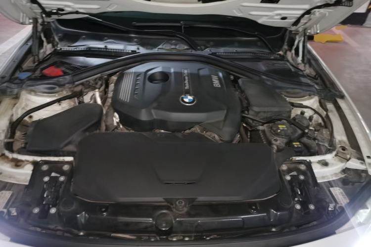Used BMW 3 Series 2018 320Li Fashion Model Engine Bay