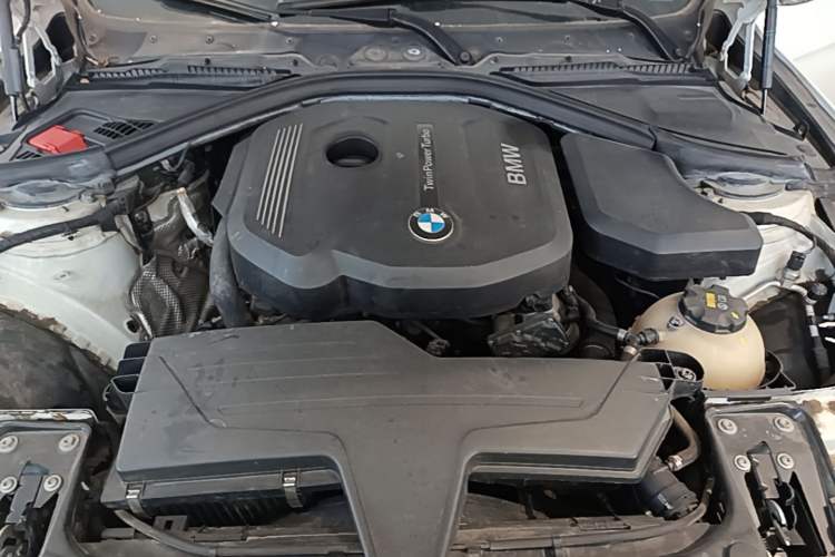 Used BMW 3 Series 2018 318Li Engine Bay