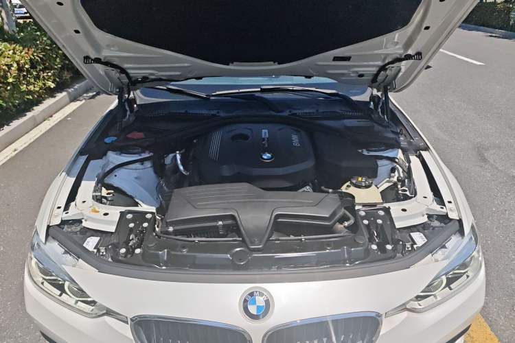 Used BMW 3 Series 2018 318i Engine Bay