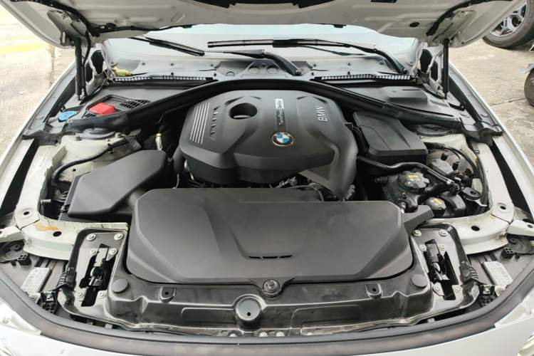 Used BMW 3 Series 2018 320Li Fashion Model Engine Bay