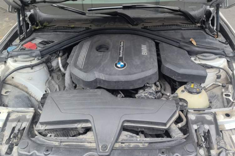 Used BMW 3 Series 2018 318i Engine Bay