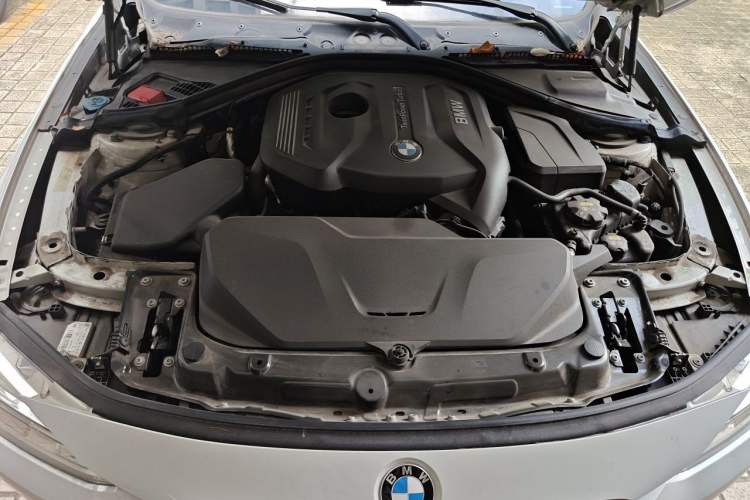 Used BMW 3 Series 2018 320Li Fashion Model Engine Bay