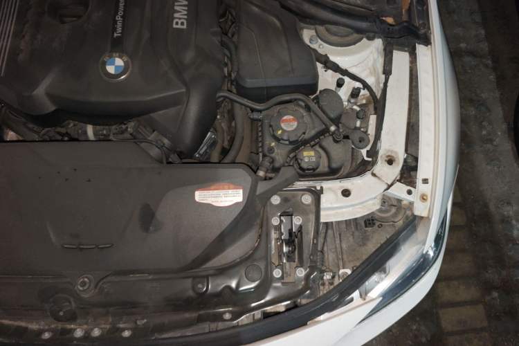 Used BMW 3 Series 2018 320i M Sport Package Engine Bay Left