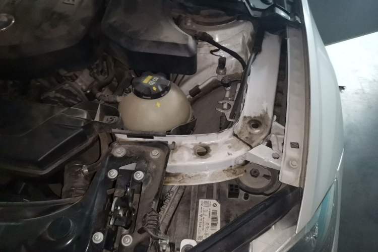 Used BMW 3 Series 2018 318Li Engine Bay Left