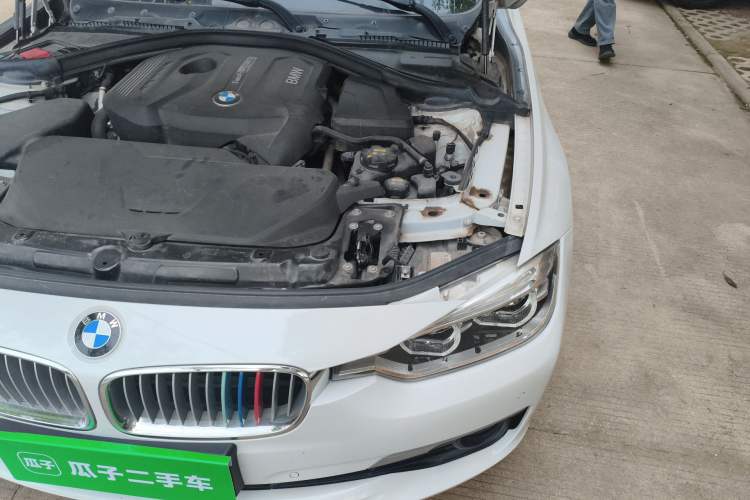 Used BMW 3 Series 2018 320Li Fashion Model Engine Bay Left