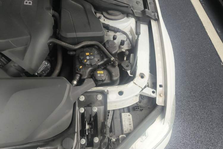 Used BMW 3 Series 2018 320Li Fashion Model Engine Bay Left
