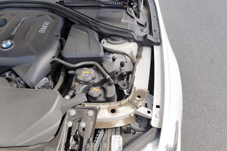 Used BMW 3 Series 2018 320i M Sport Night Edition Engine Bay Left