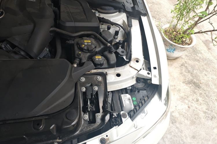 Used BMW 3 Series 2018 320Li Fashion Model Engine Bay Left