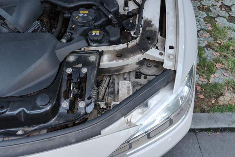 Used BMW 3 Series 2018 320Li Fashion Model Engine Bay Left