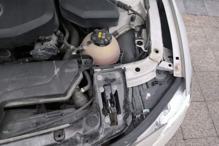 Used BMW 3 Series 2018 318Li Engine Bay Left