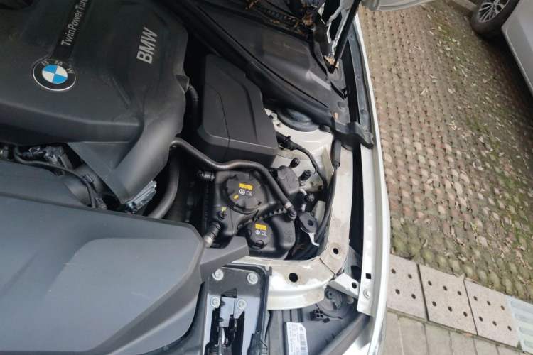 Used BMW 3 Series 2018 320i M Sport Package Engine Bay Left
