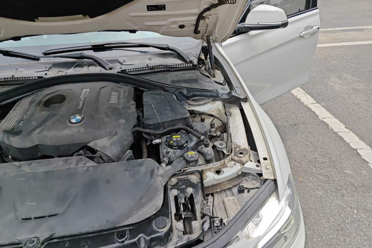 Used BMW 3 Series 2018 320i M Sport Package Engine Bay Left
