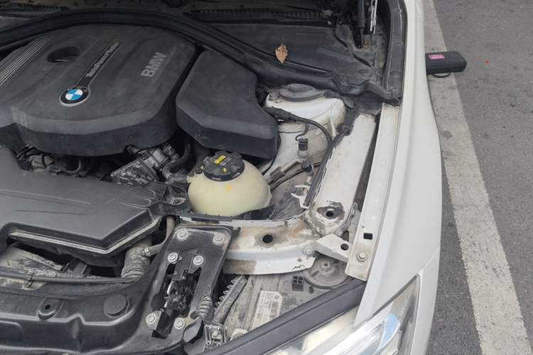 Used BMW 3 Series 2018 318i Engine Bay Left