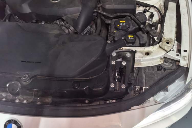 Used BMW 3 Series 2018 320i M Sport Package Engine Bay Left