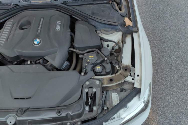 Used BMW 3 Series 2018 320i M Sport Night Edition Engine Bay Left