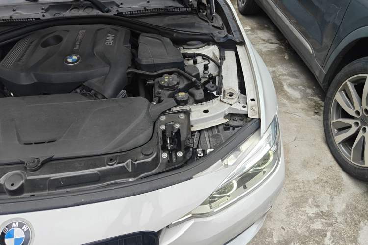 Used BMW 3 Series 2018 320Li Fashion Model Engine Bay Left