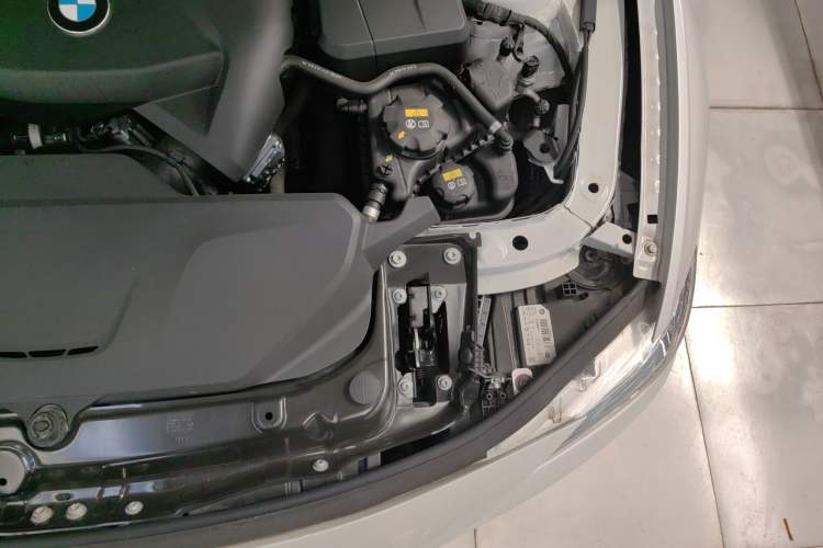 Used BMW 3 Series 2018 320Li Fashion Model Engine Bay Left