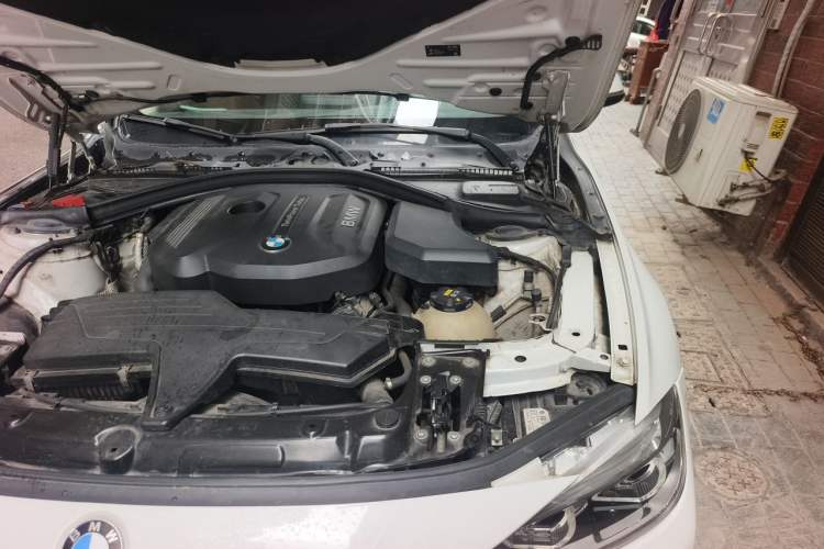 Used BMW 3 Series 2018 318i Engine Bay Left