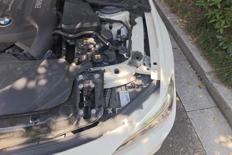 Used BMW 3 Series 2018 320i M Sport Night Edition Engine Bay Left