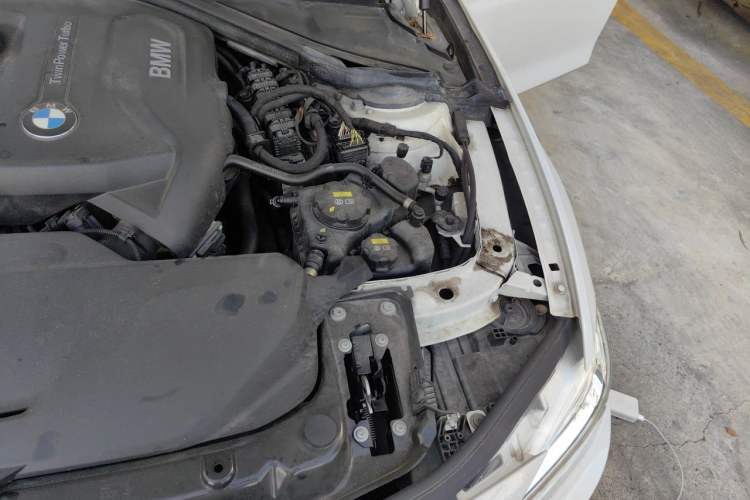 Used BMW 3 Series 2018 320i M Sport Package Engine Bay Left