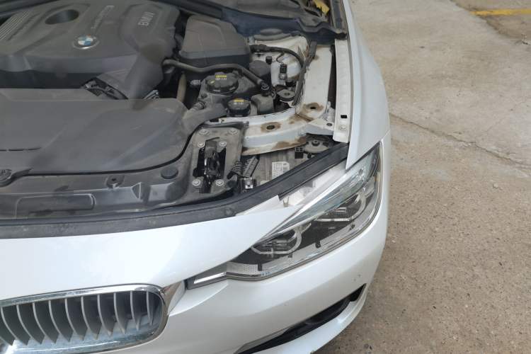 Used BMW 3 Series 2018 320Li Fashion Model Engine Bay Left