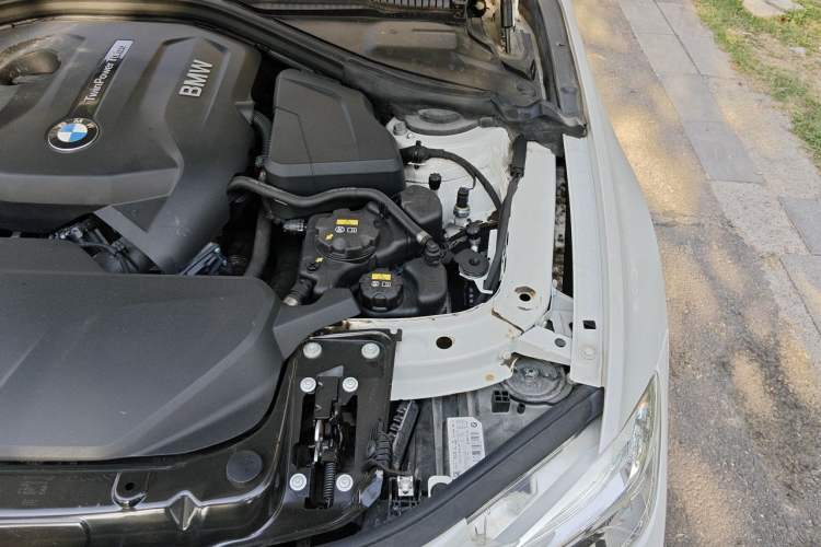 Used BMW 3 Series 2018 320Li Fashion Model Engine Bay Left